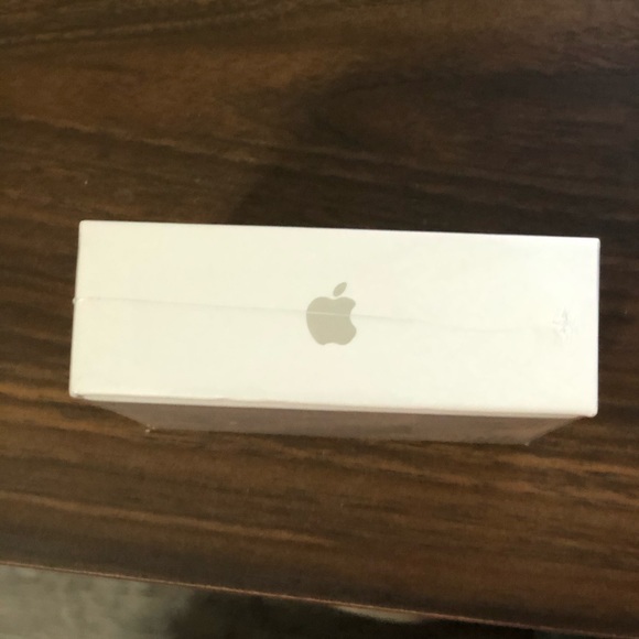 Generation 2 AirPod - Picture 3 of 3